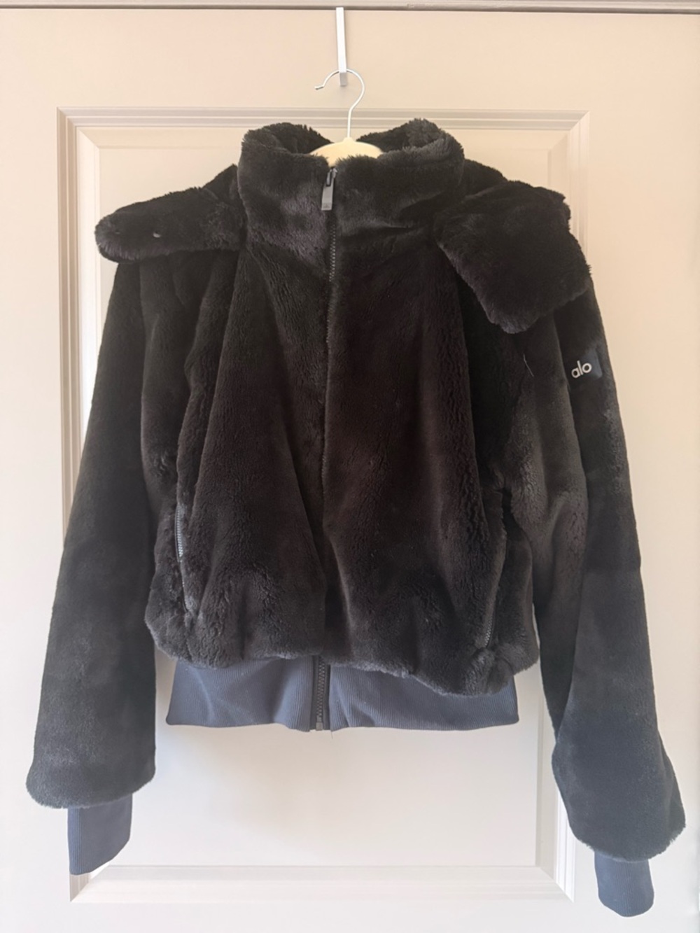 ALO black faux fur foxy jacket - Picture 4 of 16